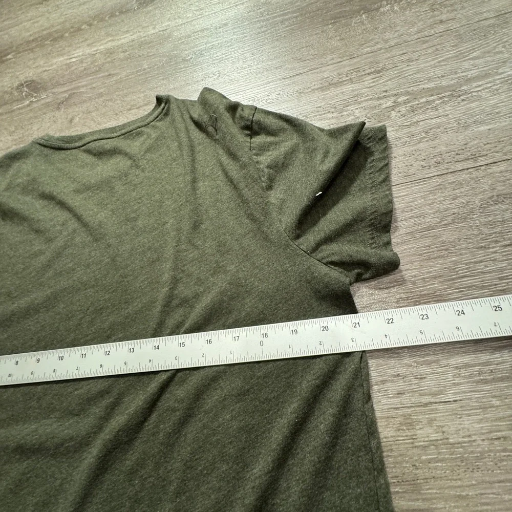 Banana Republic Shirt Mens Large Olive Green Cotton Northwest Bear Gorpcore Tee